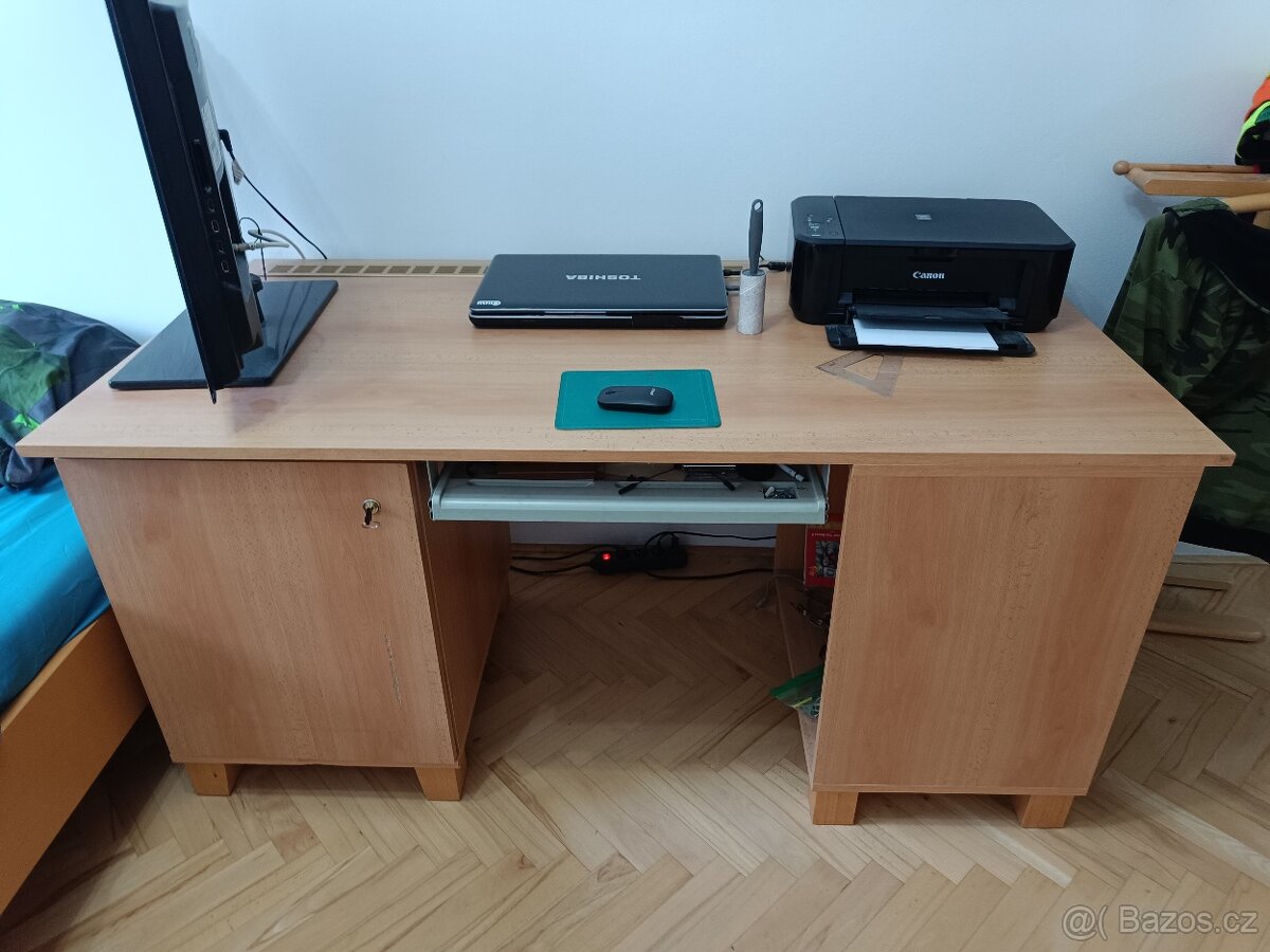 Psací stůl
