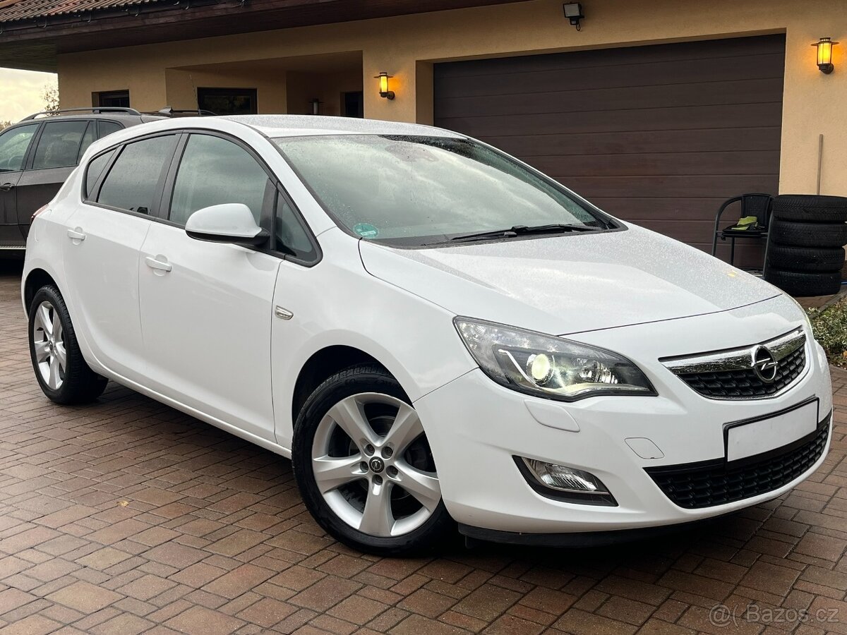 Opel Astra 1.6 i 85kW Xenon Tempomat Serviska