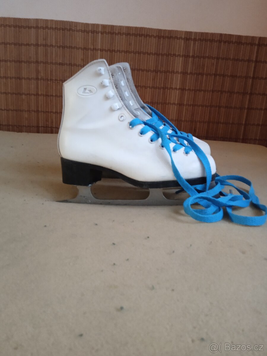 dívčí brusle - velikost 34