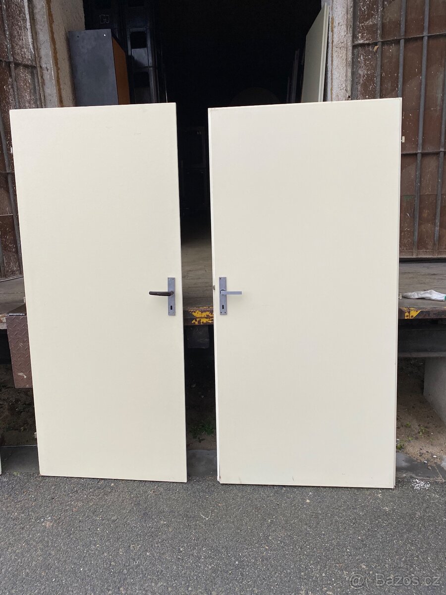 Dveře bílé, hnědé, včetně klik, více kusů- 80,70,60