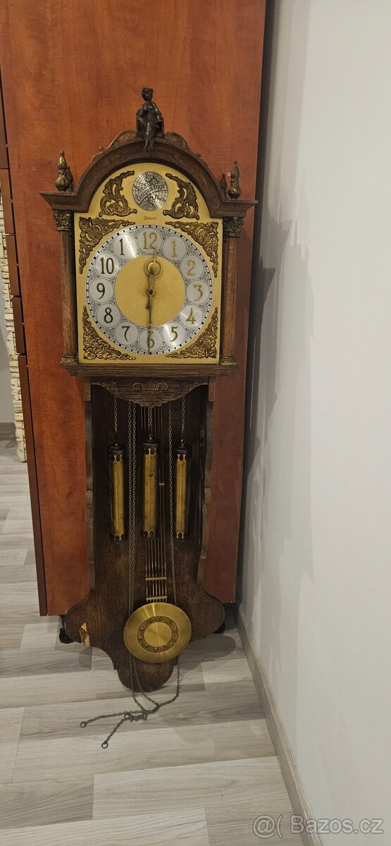 Prodám starší kyvadlové závažové hodiny typu Tempus Fugit