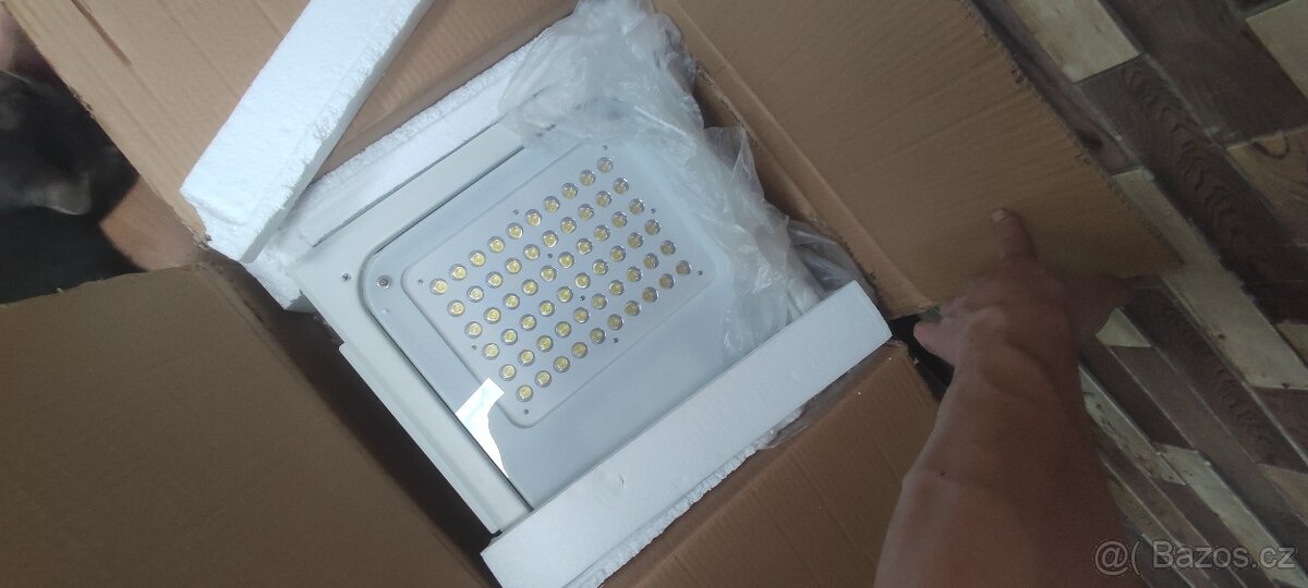 POSLEDNI bílé Benzínkové svitidlo 60w 5000k