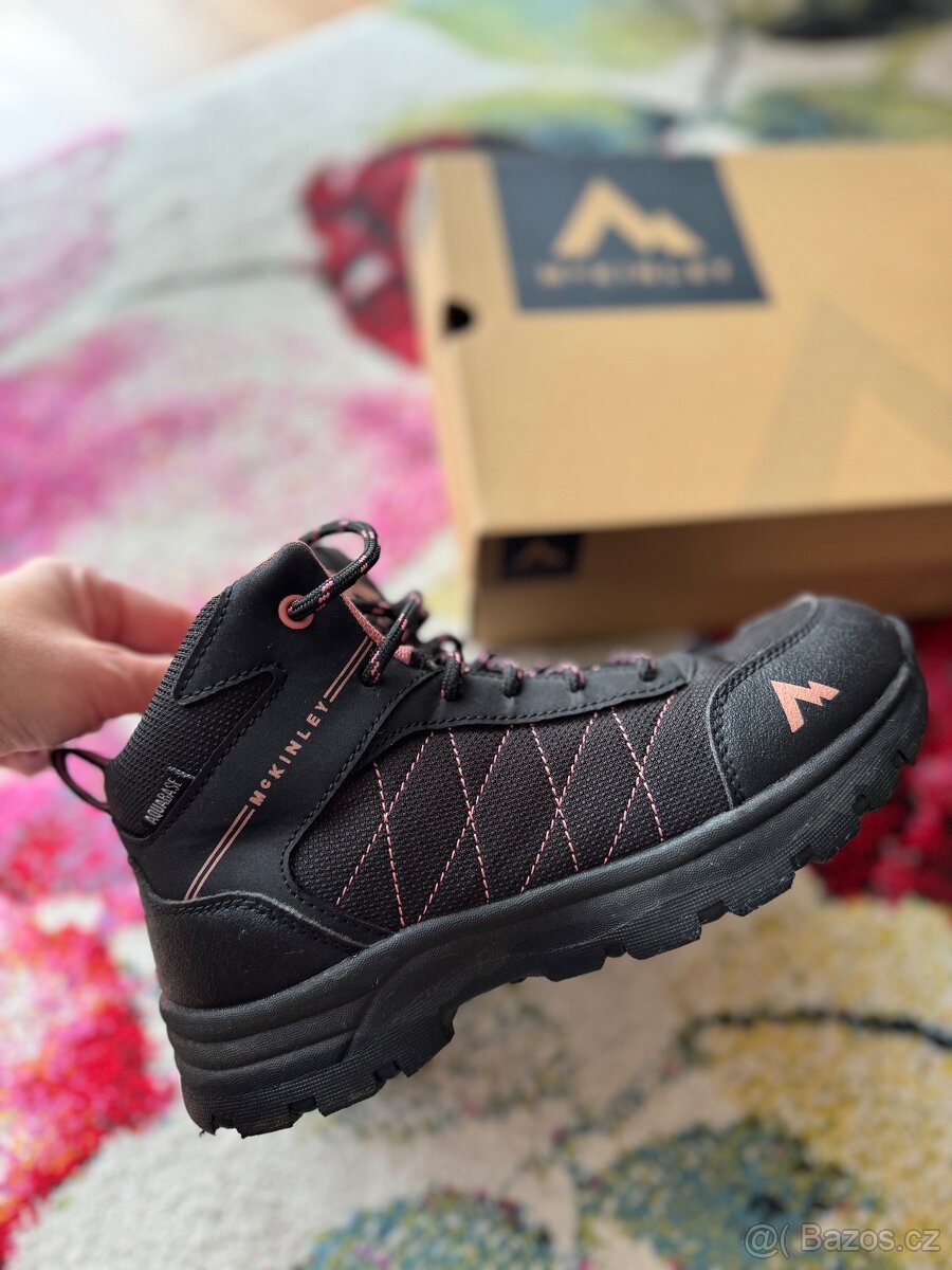 Dívčí obuv vel. 34