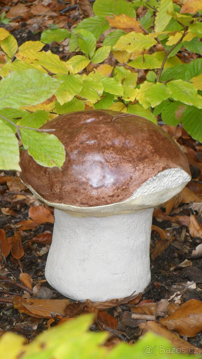 Zahradní dekorace - hřib s jehličím,hříbek,houba,umělý kámen