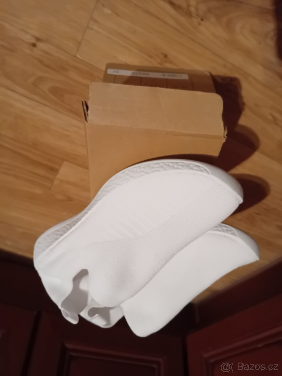 Dámské bílé boty 37