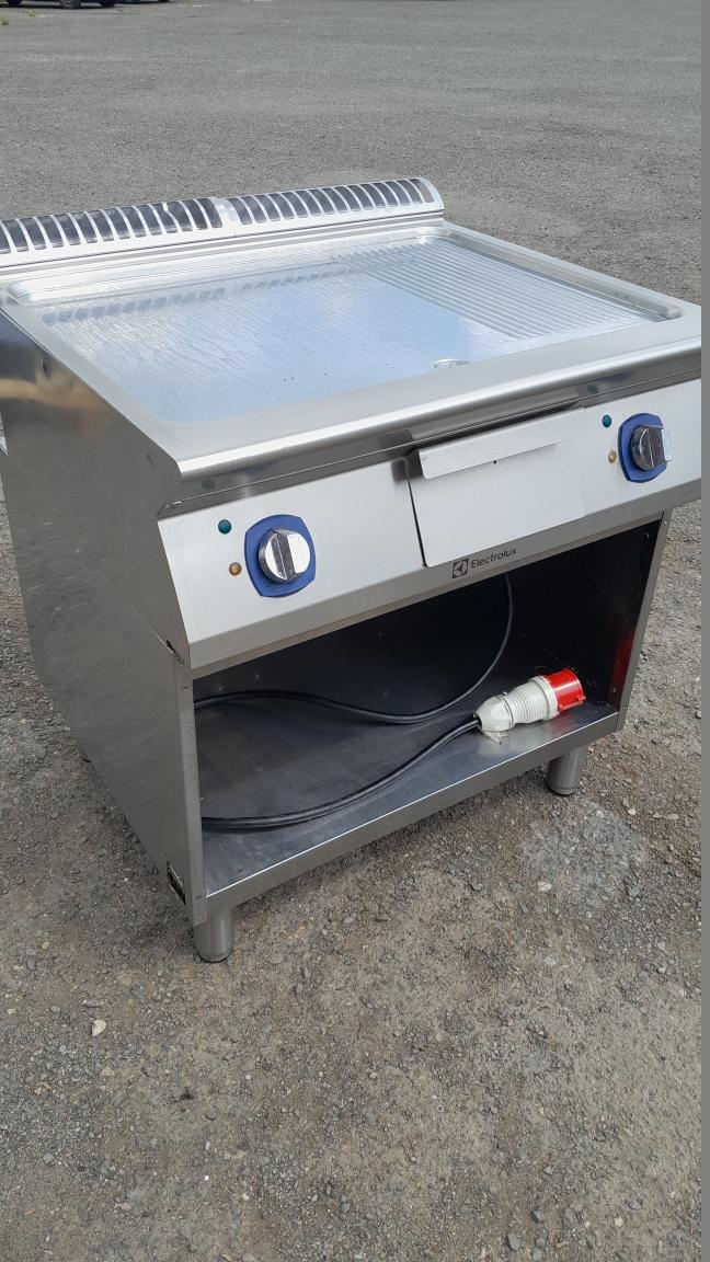 Elektrická grilovací deska Electrolux E7, nerezový tál