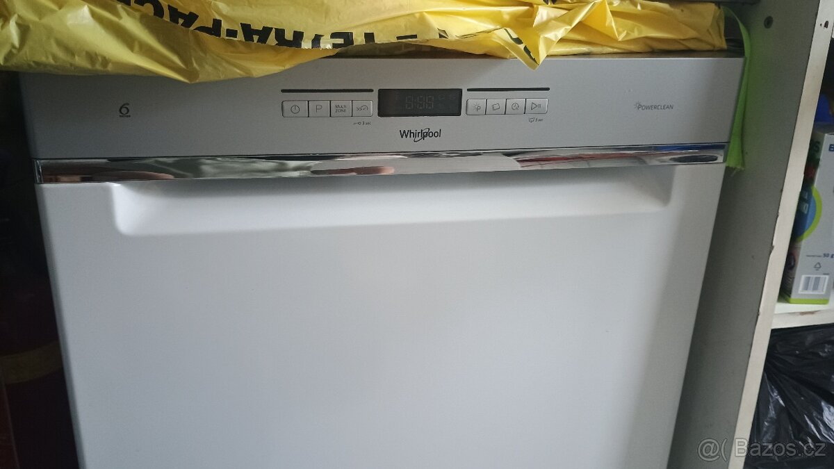 Myčka na nádobí Whirlpool
