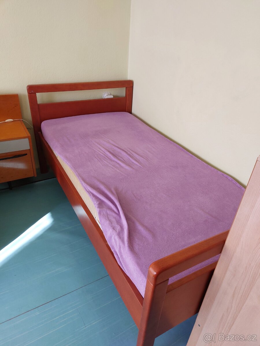Polohovatelná Seniorská postel