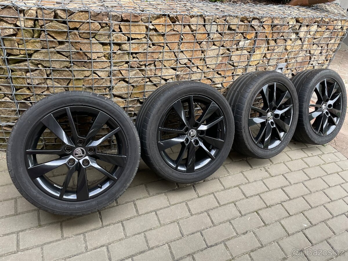 Černé R17 Trius Škoda Octavia 225/45 17 kola