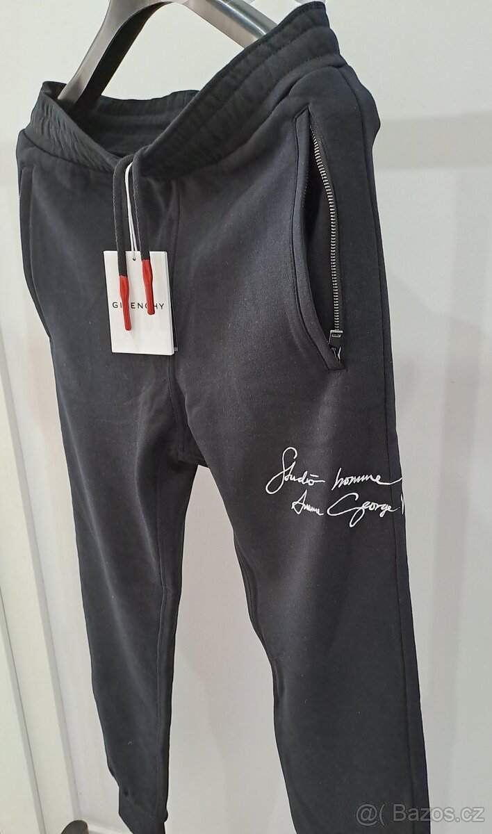 GIVENCHY TEPLAKY 0
