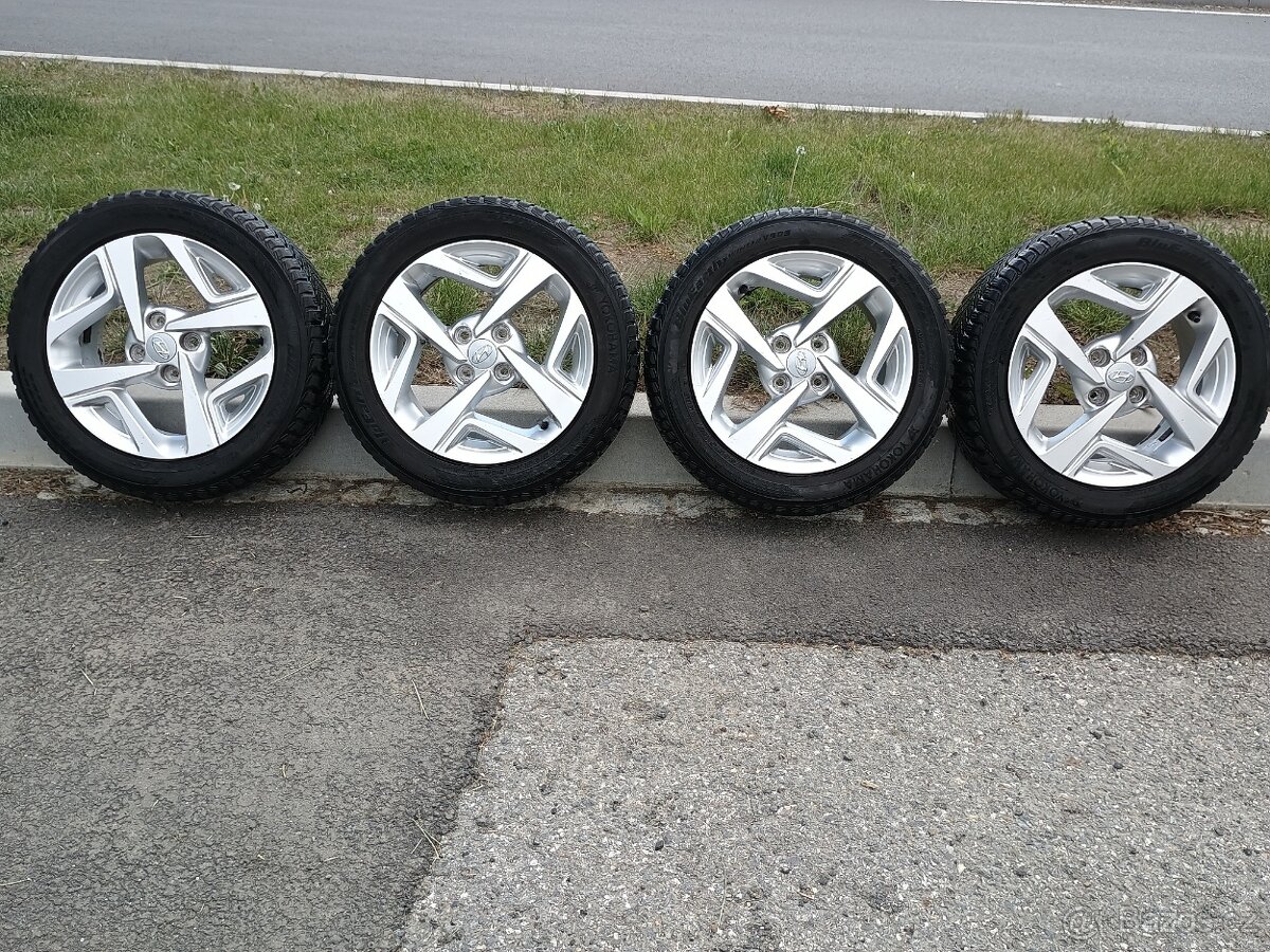 Originální ALU kola Hyundai i10 R15 + zimní pneu
