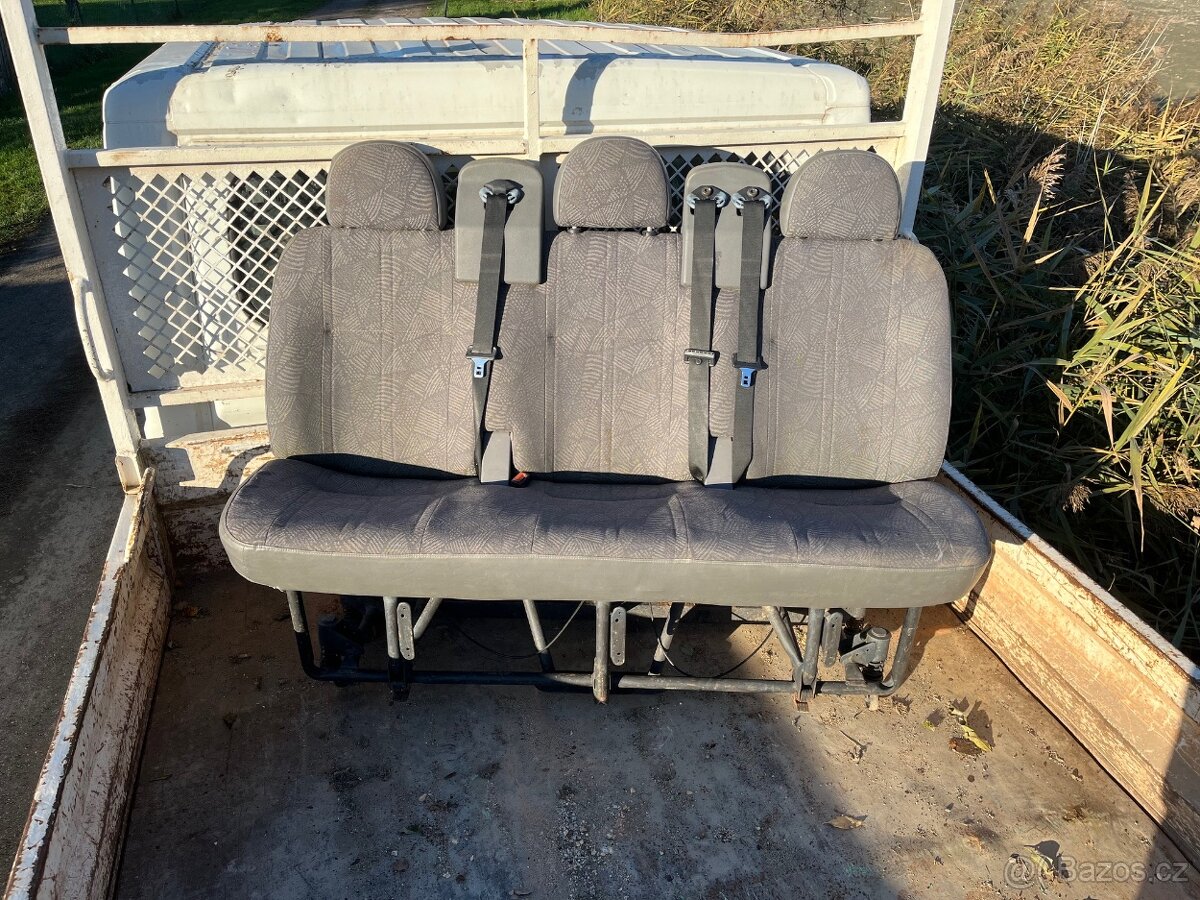 Ford Transit zadní trojsedačka