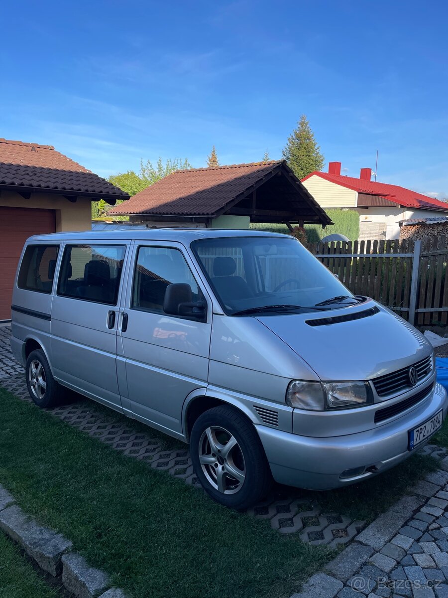 VW Caravelle 2.5 TDI 111 kW Climatronic 8 míst TOP