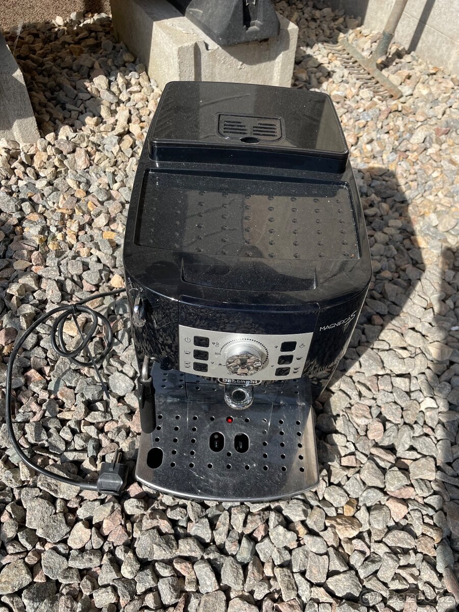 Delonghi Magnifica S - vadná deska