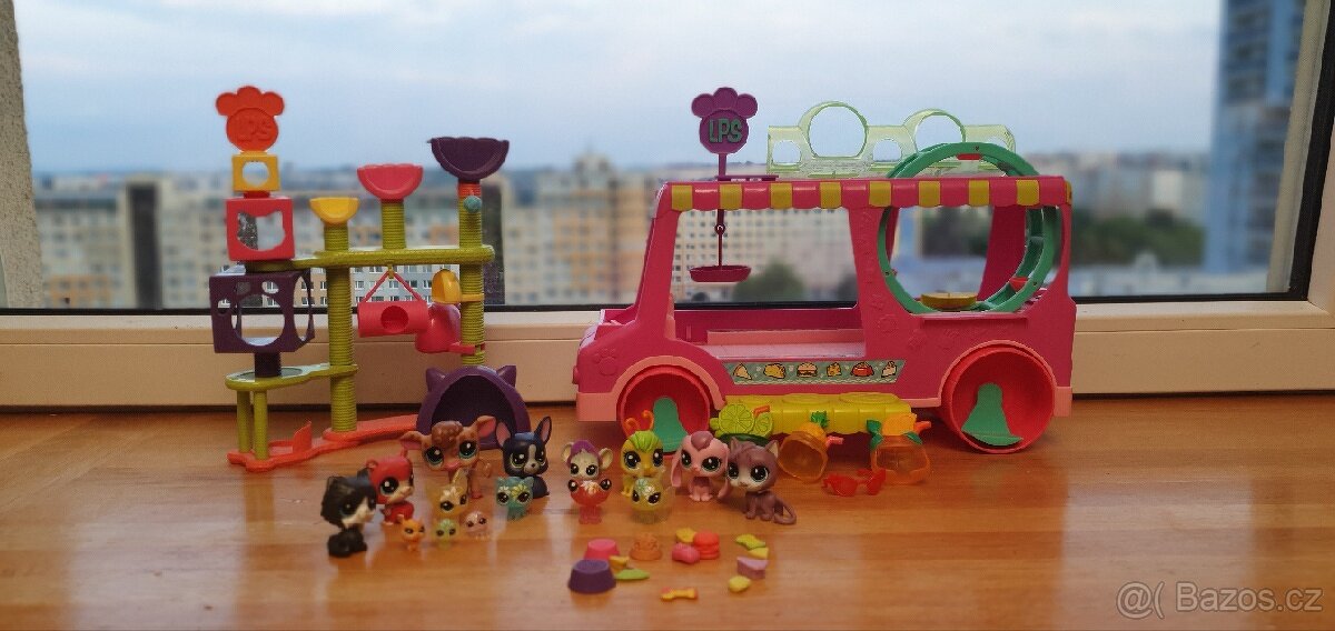 Littlest Pet Shop: vůz, prolézačka, zvířátka, příslušenství