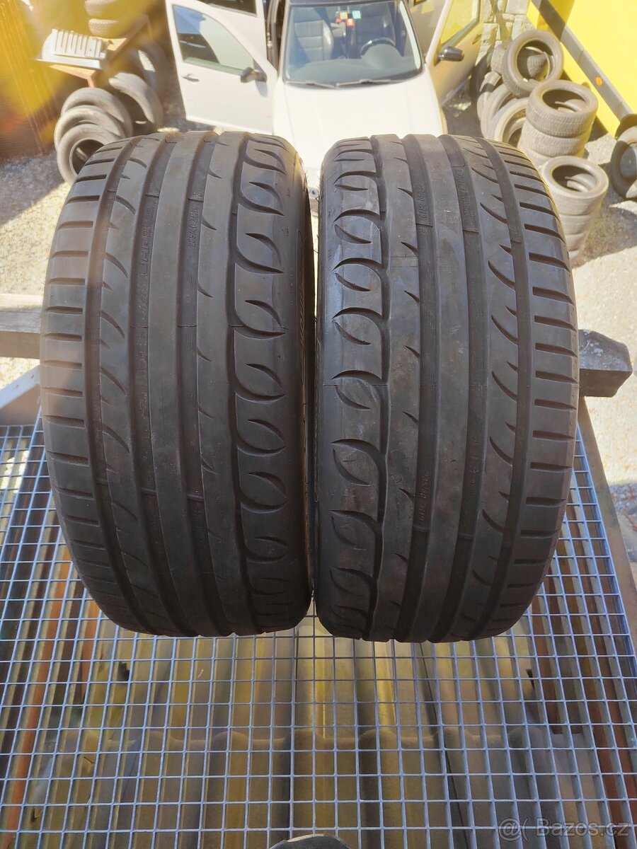 Prodám 2ks letních pneu 235/40/19 Kormoran UHP 96Y