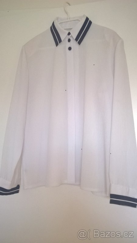 Dámská bílá elegantní halenka s modrým lemováním