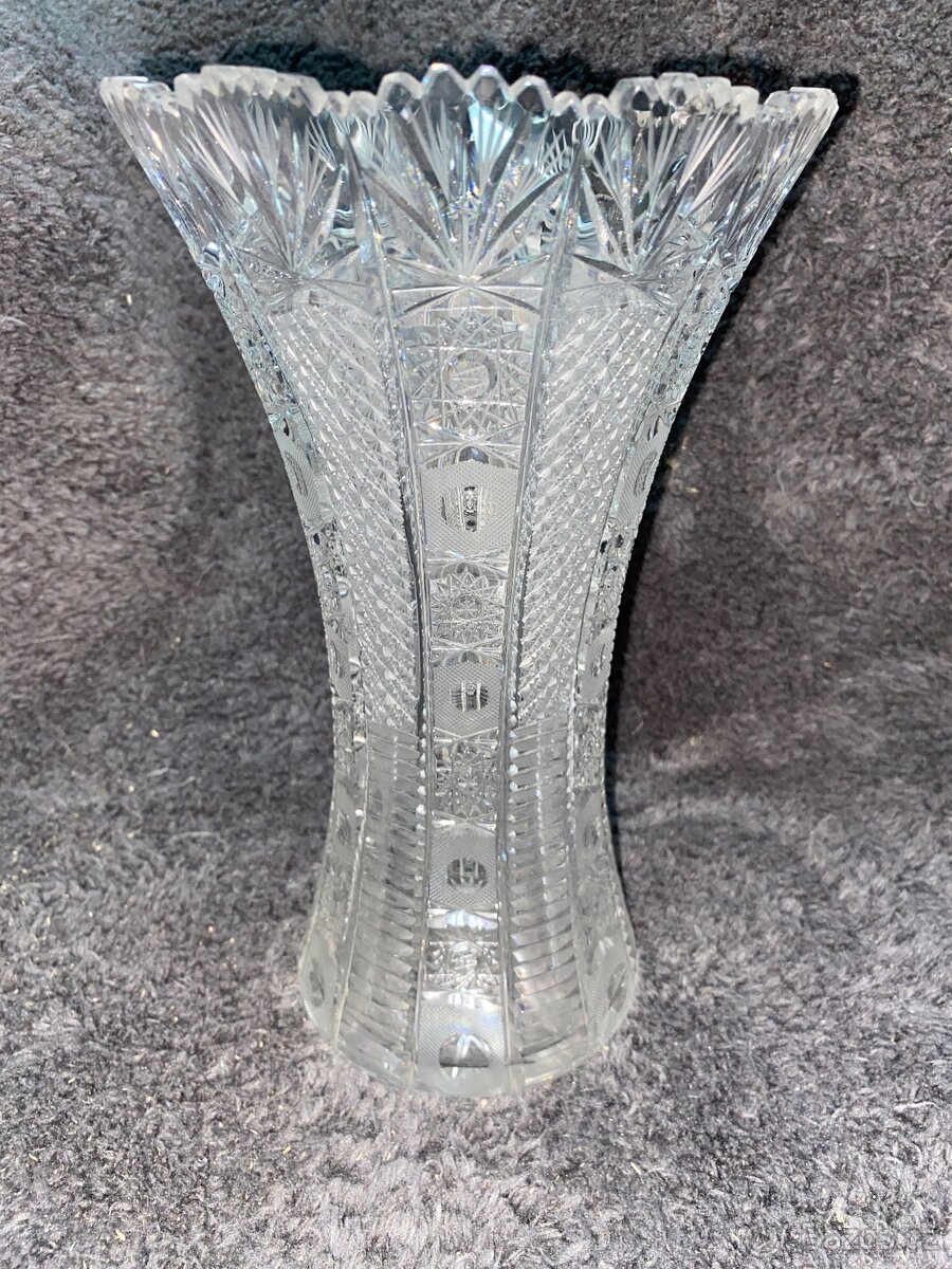 Broušená váza 25cm