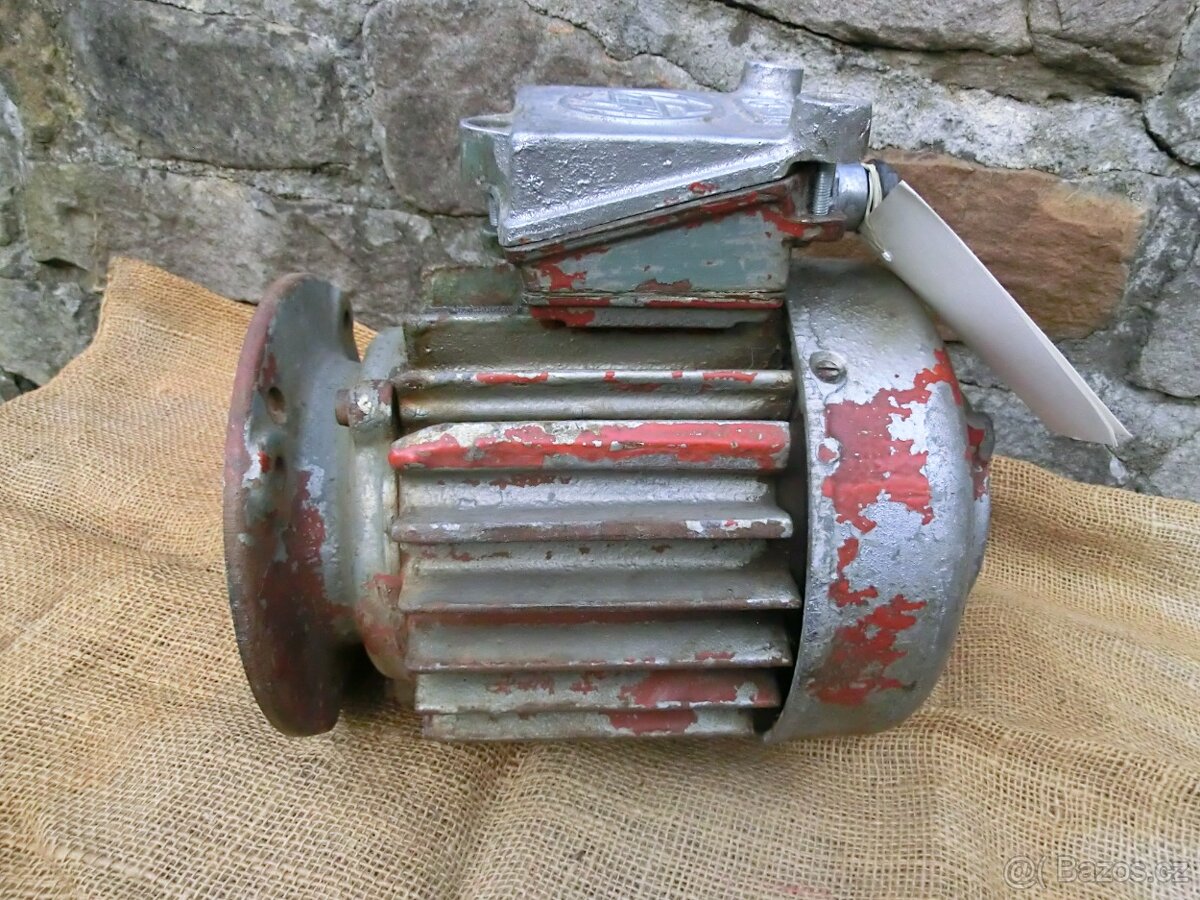 Elektromotor přírubový 800W