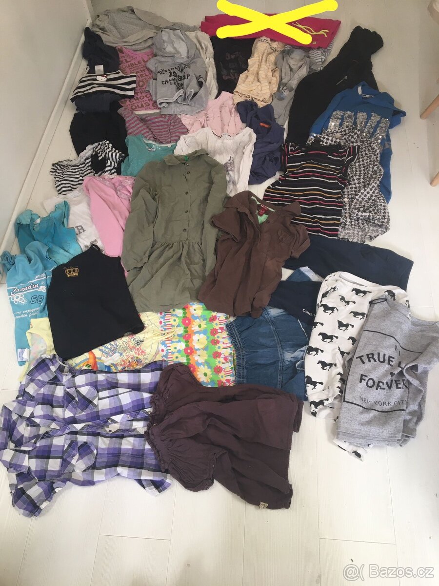 Trička, šaty 9-10 let.