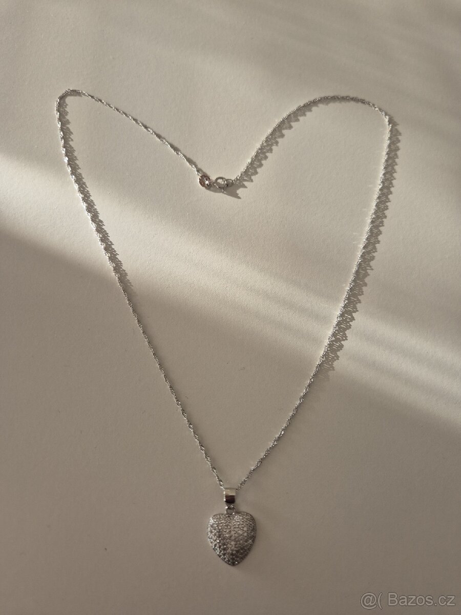 Stříbrný přívěsek srdce s řetízkem