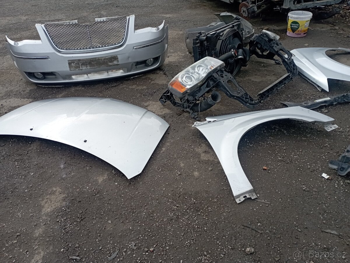 CHRYSLER GRAND VOYAGER V..PŘEDEK Z RV 2009 XENONY APOD. KO