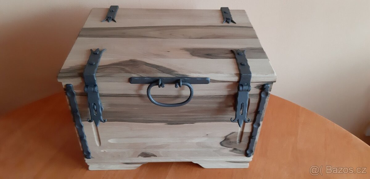 Dřevěné bedýnky z ořechu