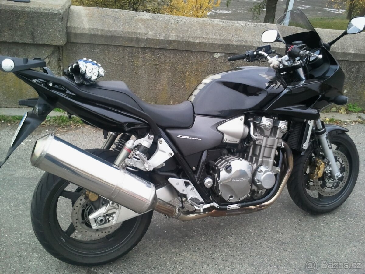 CB 1300