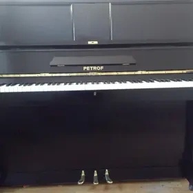 Klavír piano Petrof