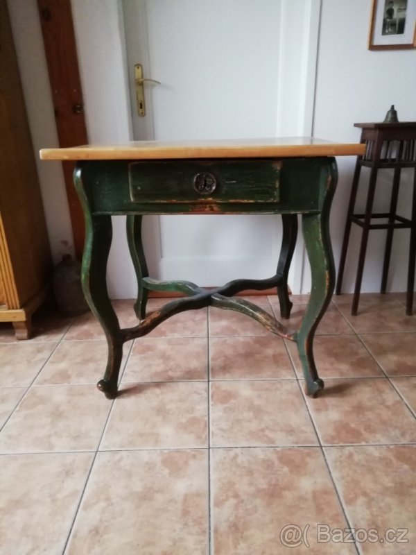 Starožitný stolek tmavě zelený