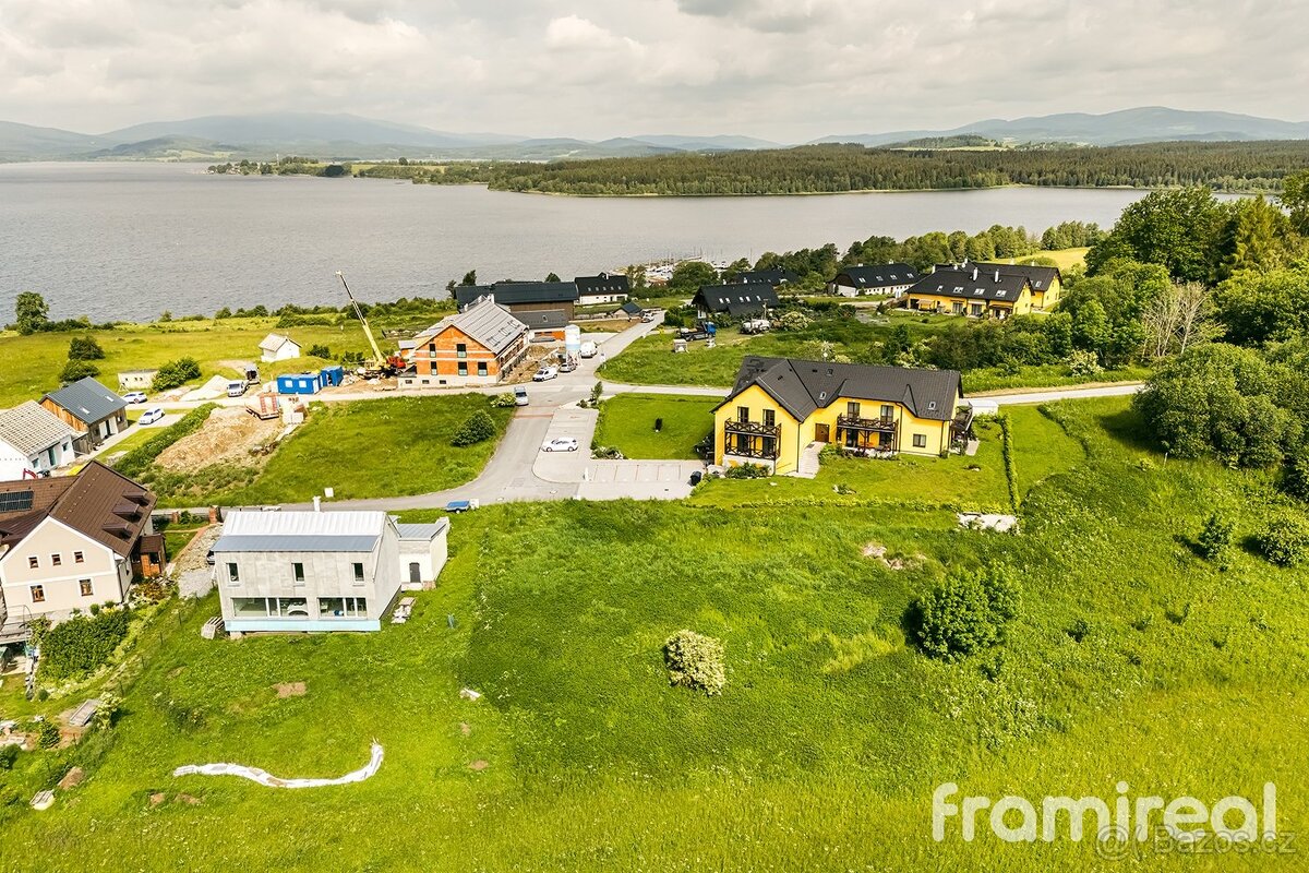Prodej pozemku pro stavbu komerčního objektu, 1 696 m2 - Fry