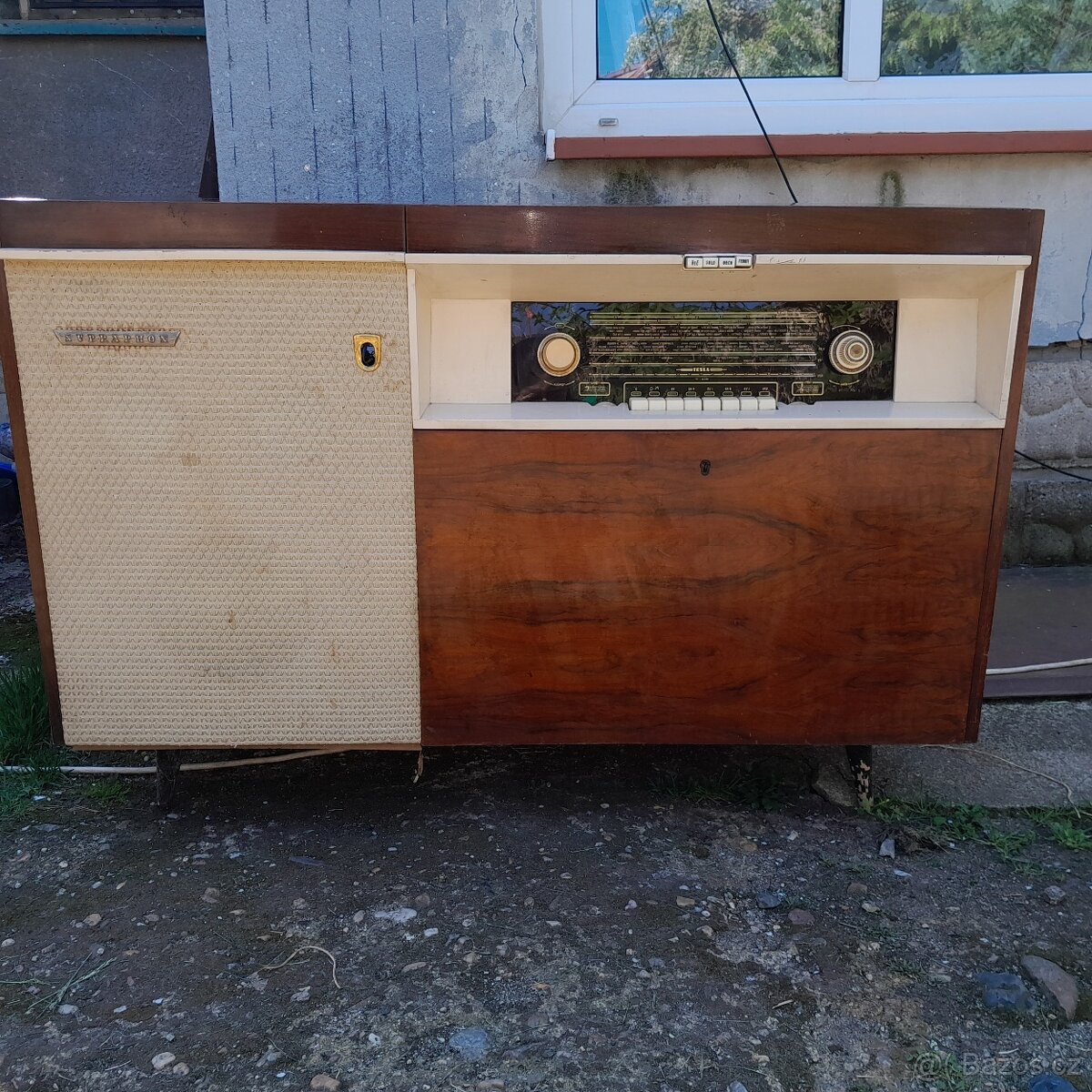 Nábytkový gramofon