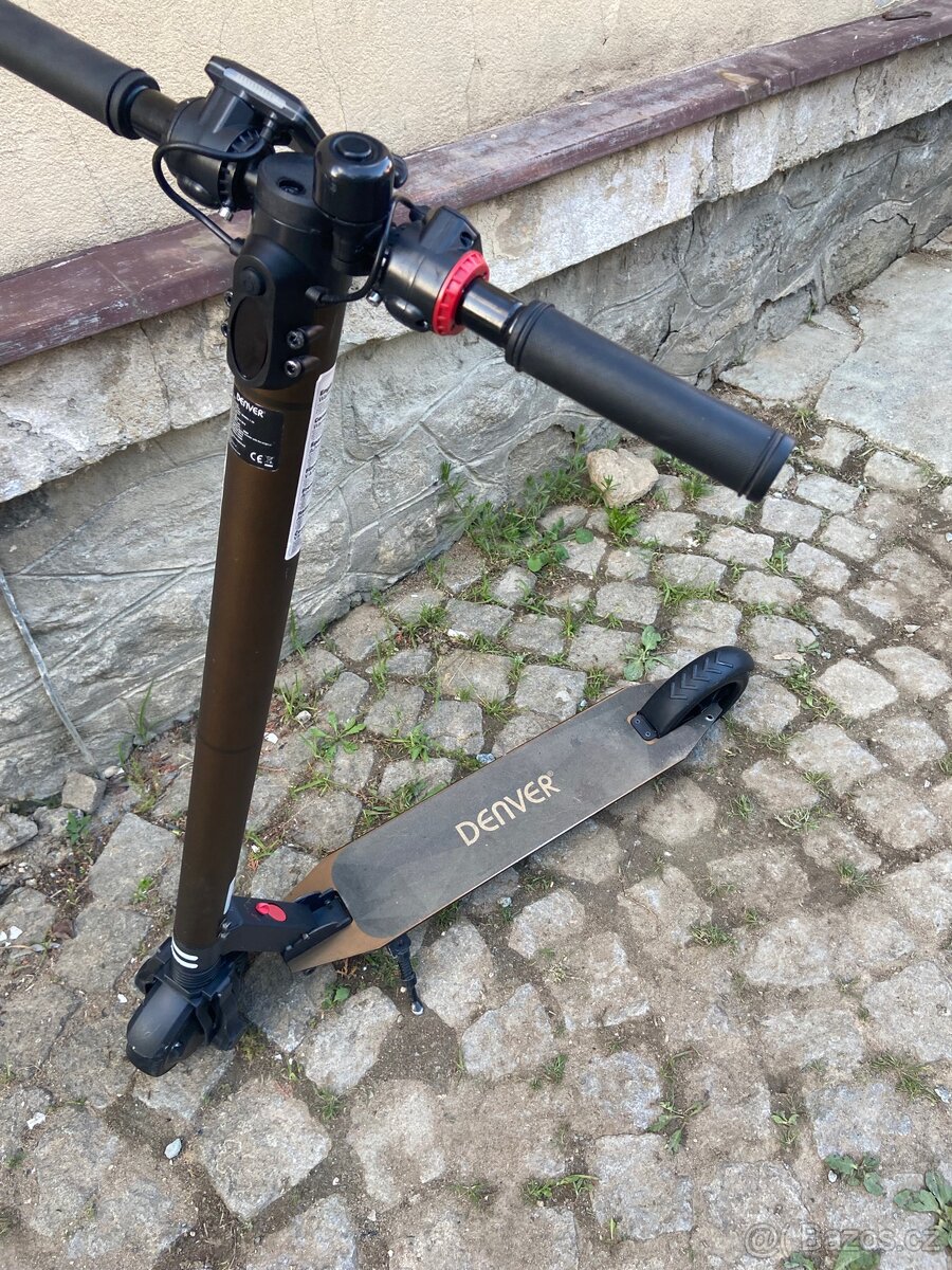 Prodám elektrickou koloběžku.