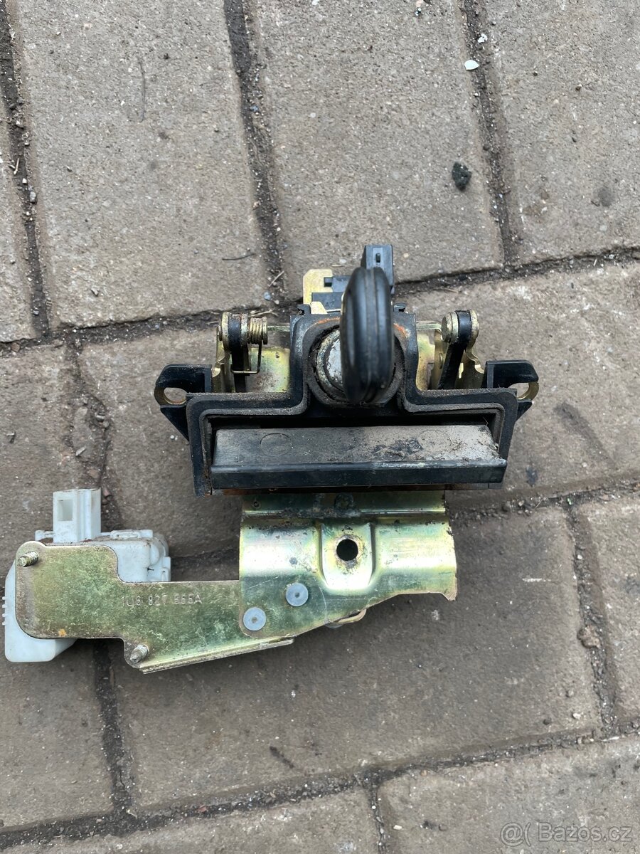 Zámek kufru Octavia I Liftback