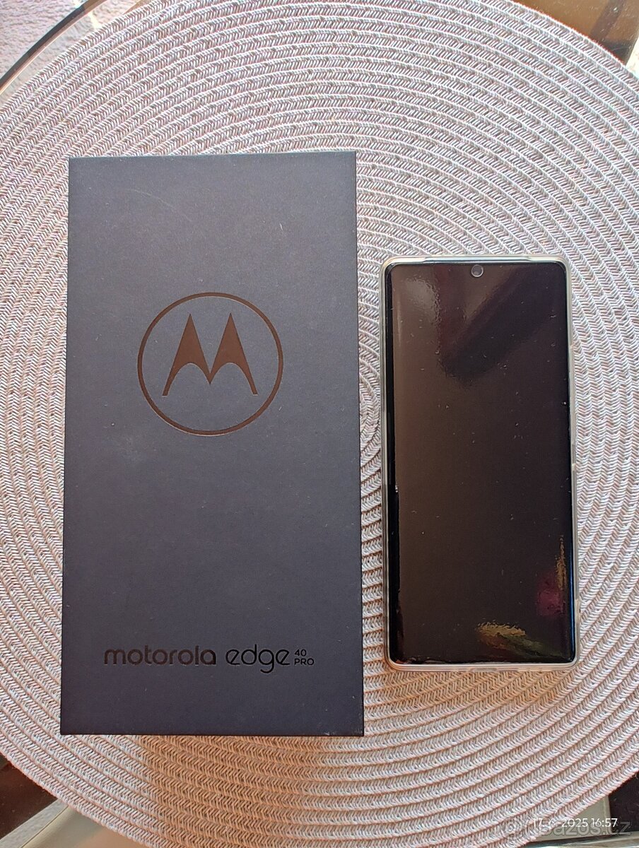 Motorola Edge 40 Pro Lunar Blue