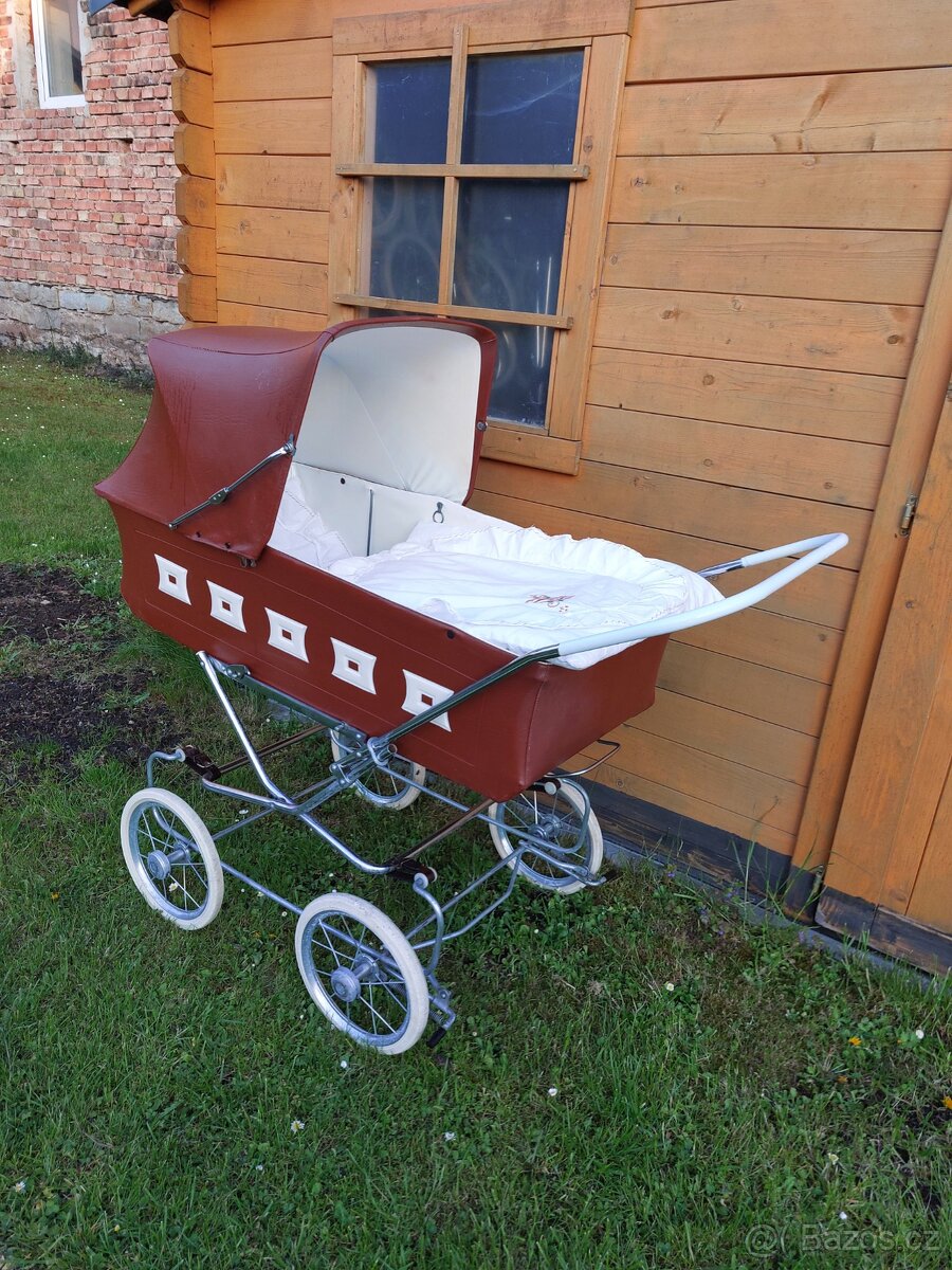 Retro kočárek Liberta