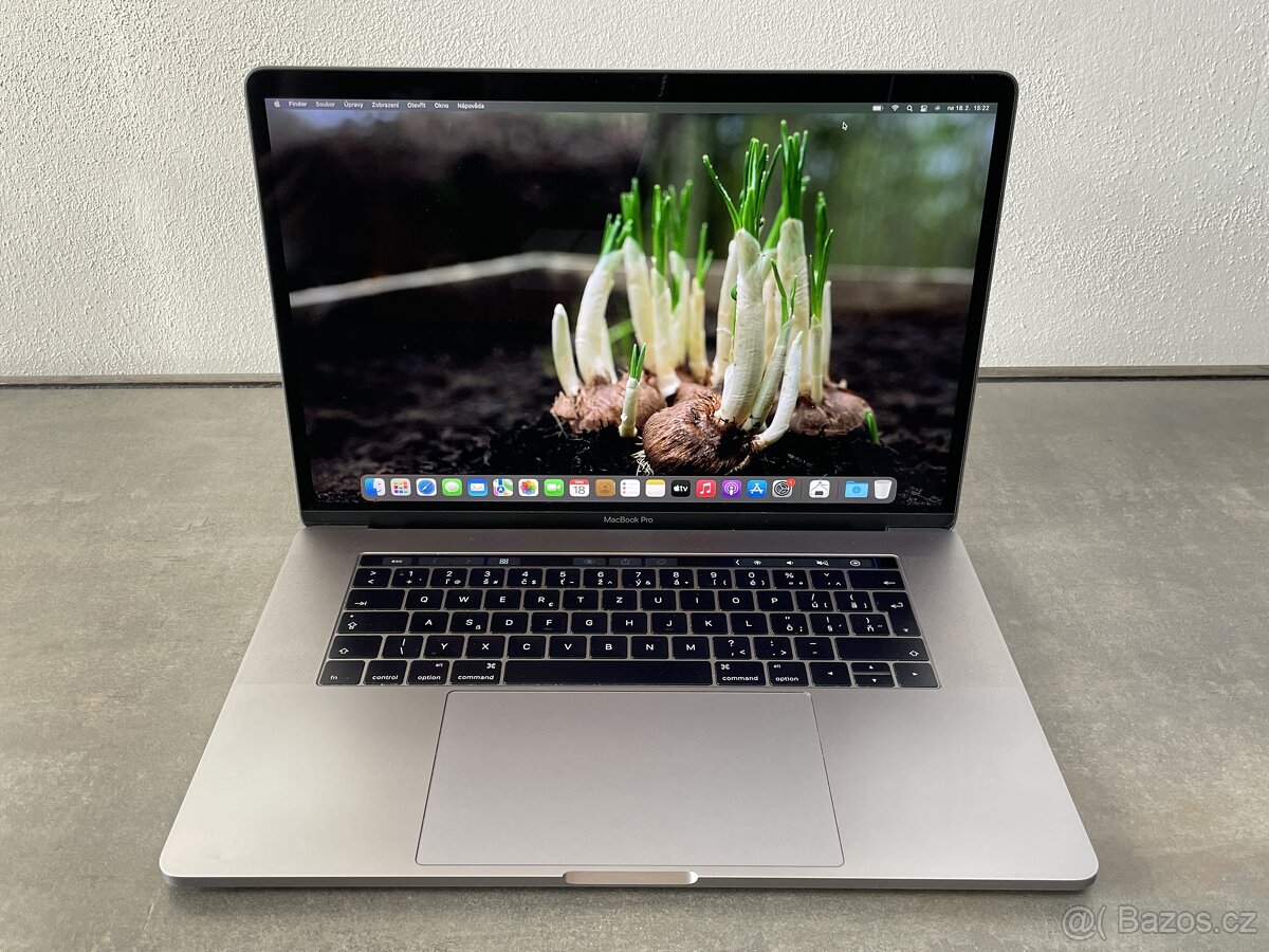 MacBook Pro 15" 2016 i7 / 256GB / 16GB