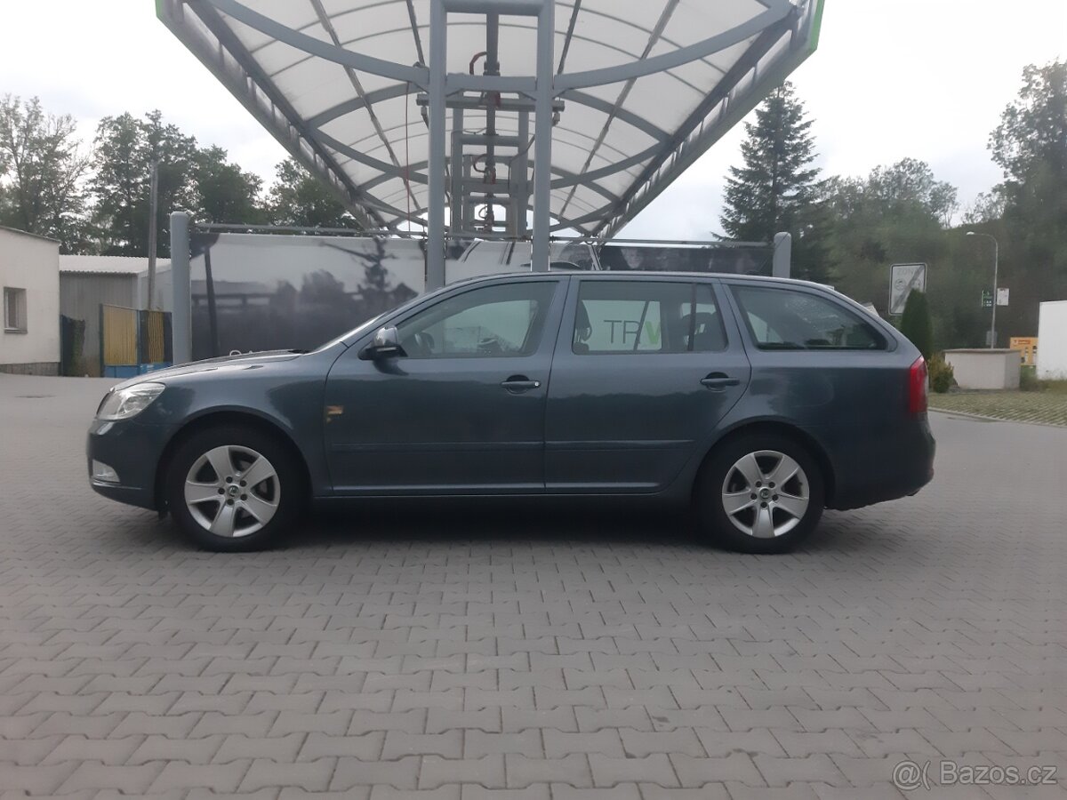 Škoda Octavia Combi II Facelift 2.0 TDI Navig. 2x sada pneu
