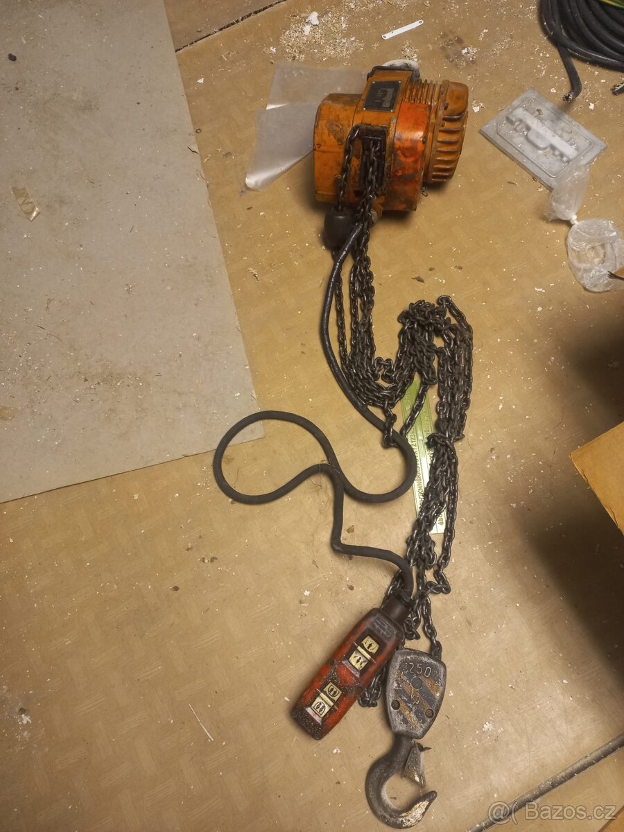 Elektrický řetězový kladkostroj Balkancar