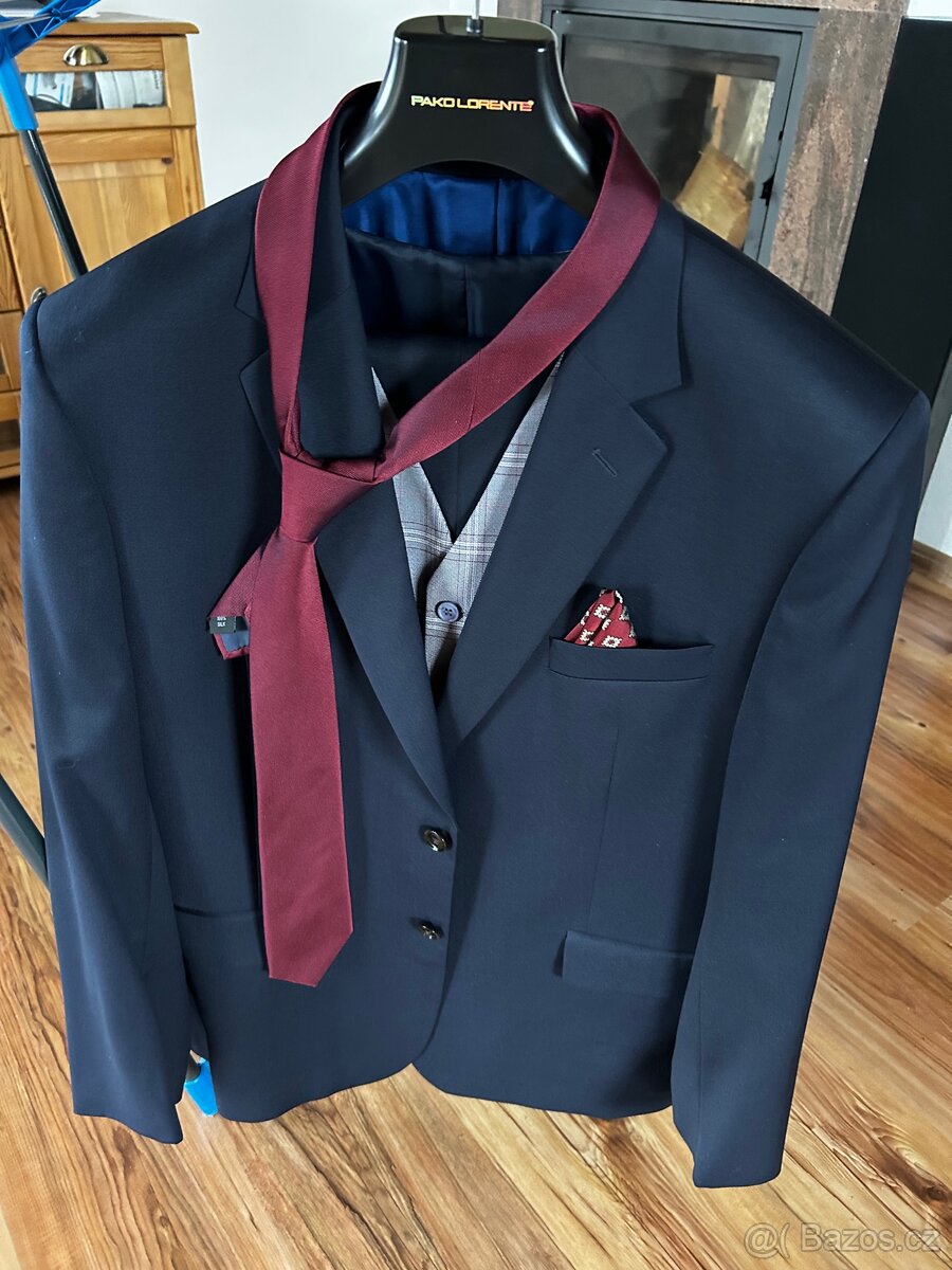 Prodám nový oblek na střední postavu, velmi pěkný