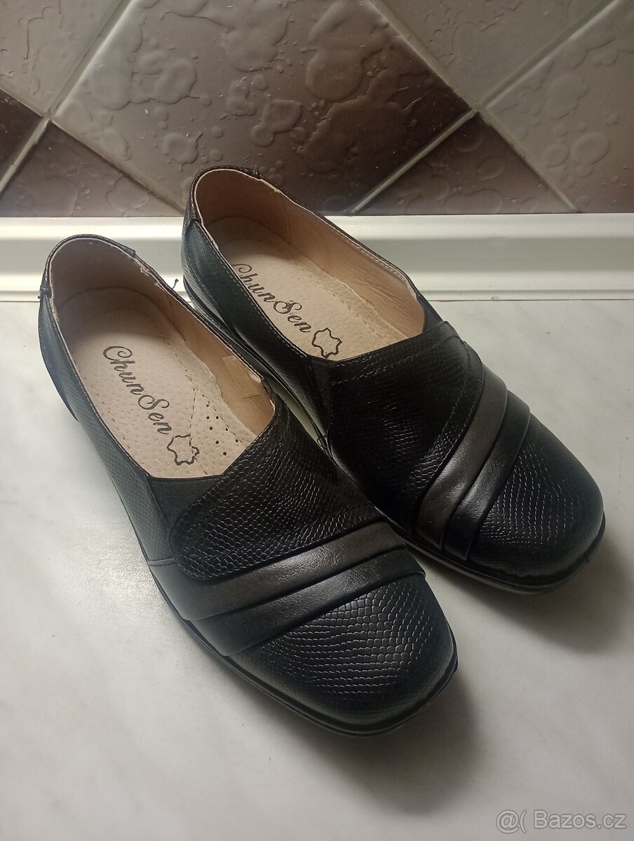 Dámské polobotky – nové, nenošené – vel. 39 – Zubří