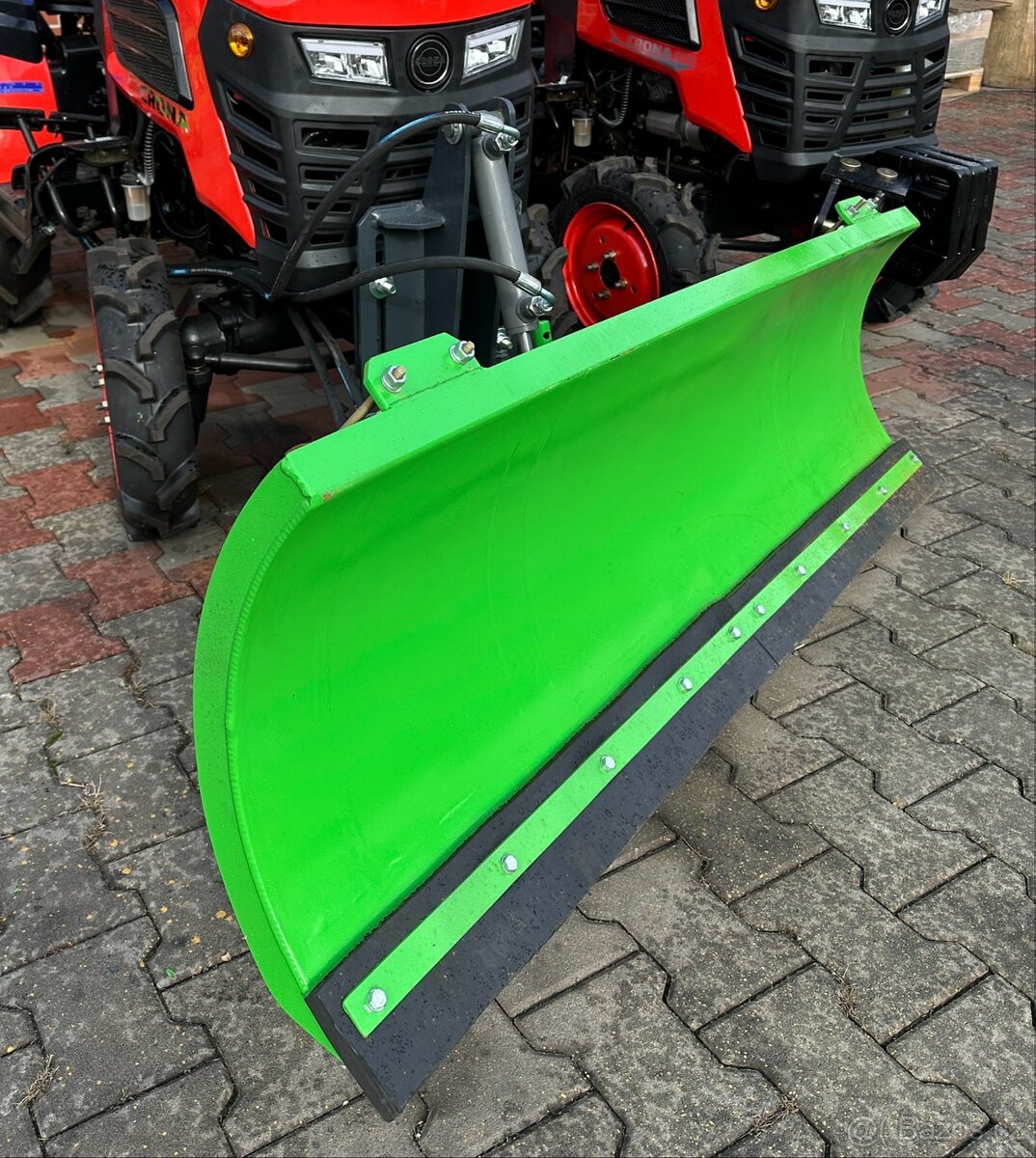 Pluh pro traktor, pluh na sníh