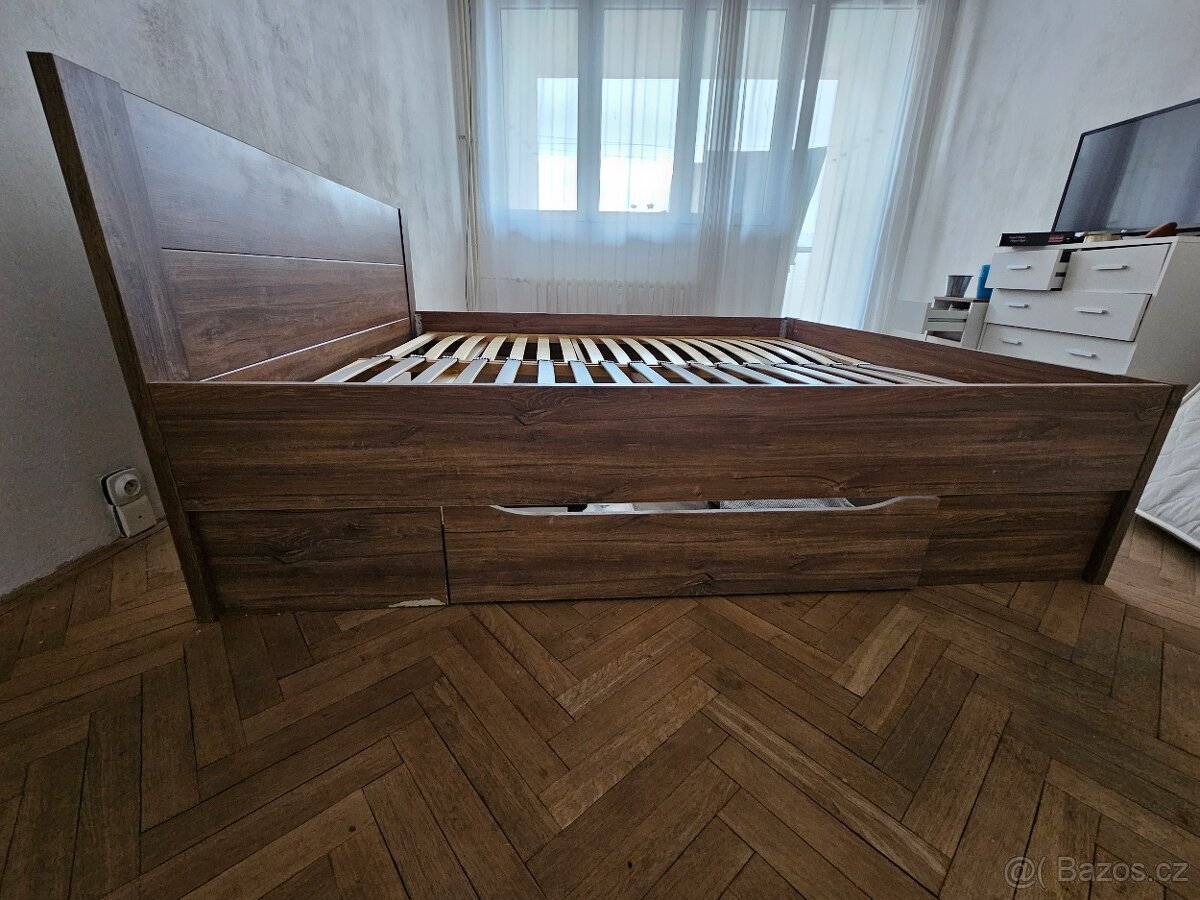 Manželská postel 180x200