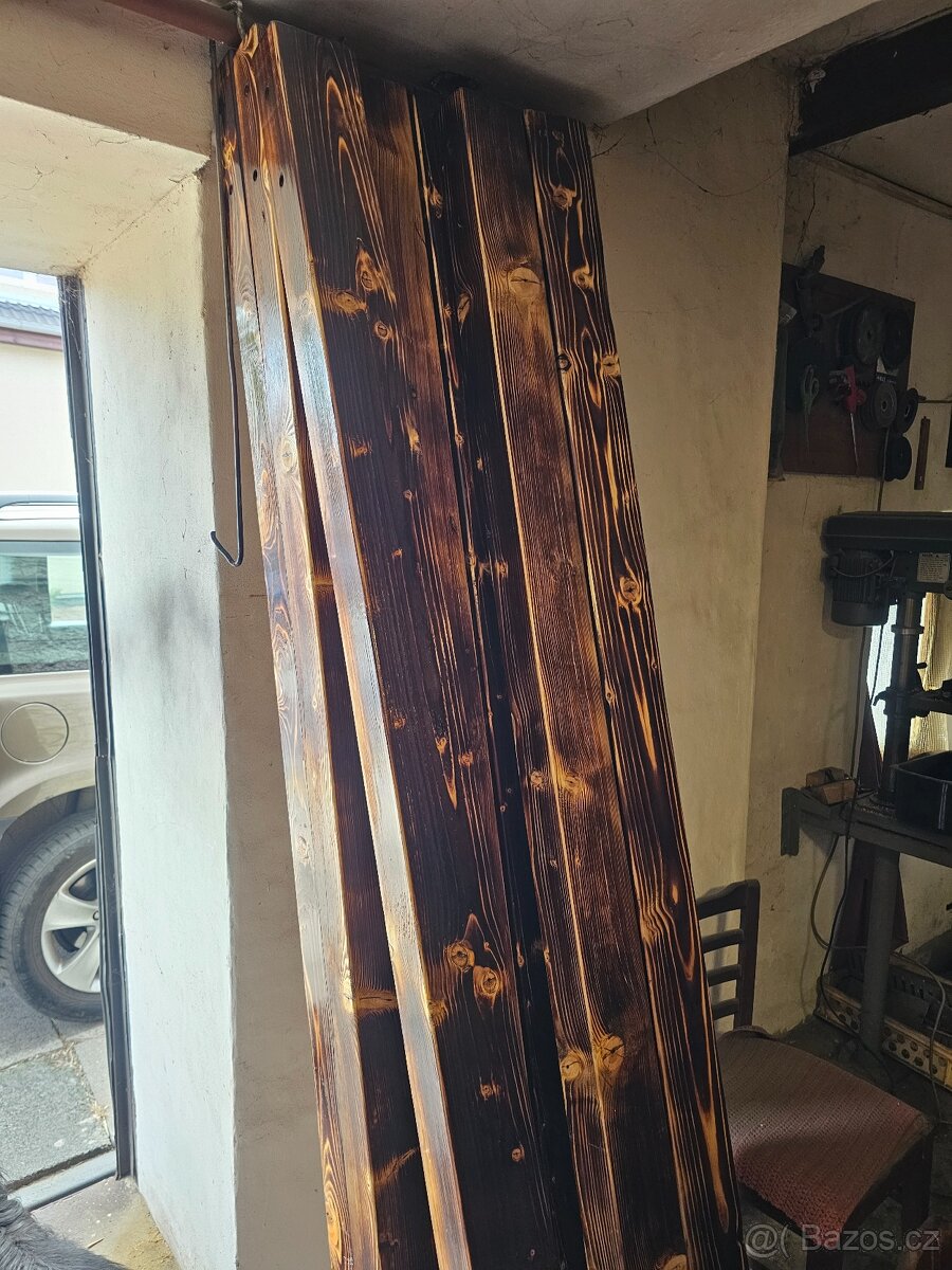 Trámy ohoblované opálené - vysušené dřevo