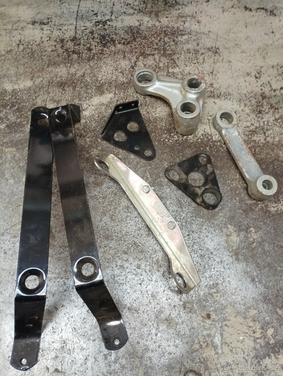 Jawa 250/593 vodník dily