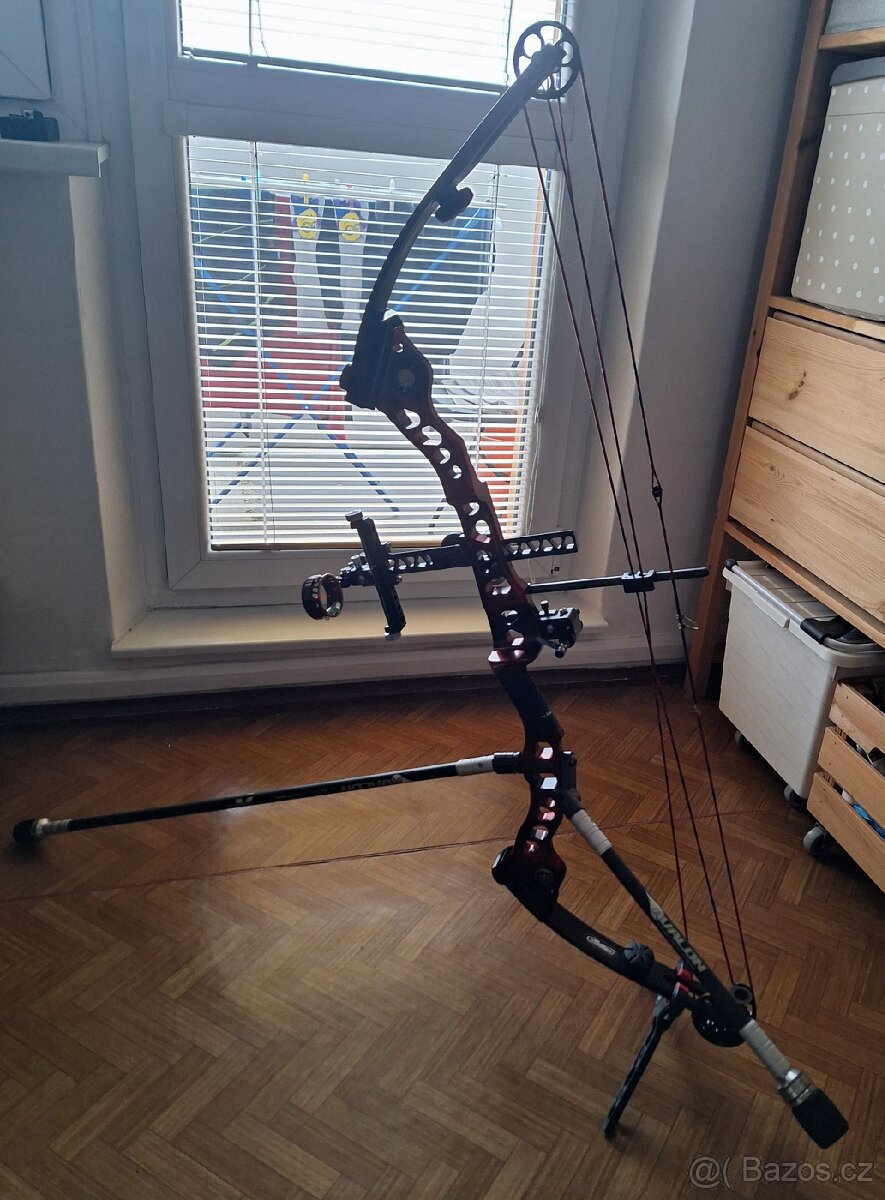 Kladkový luk Mathews Conquest 4
