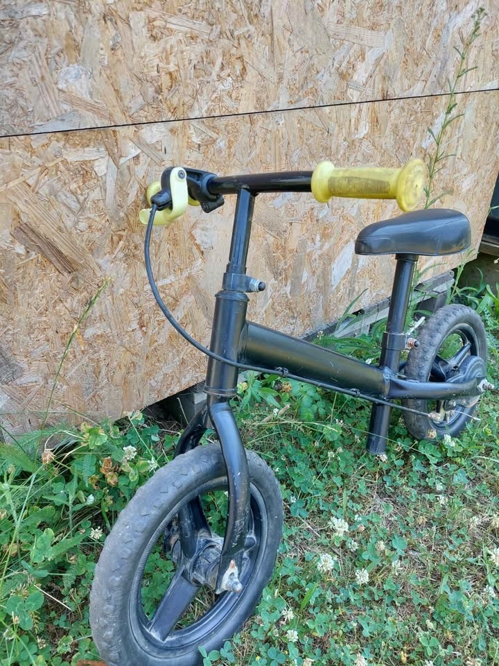 Odrážedlo Decathlon s brzdou