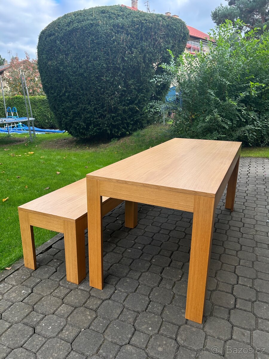 Jídelní stůl a lavice