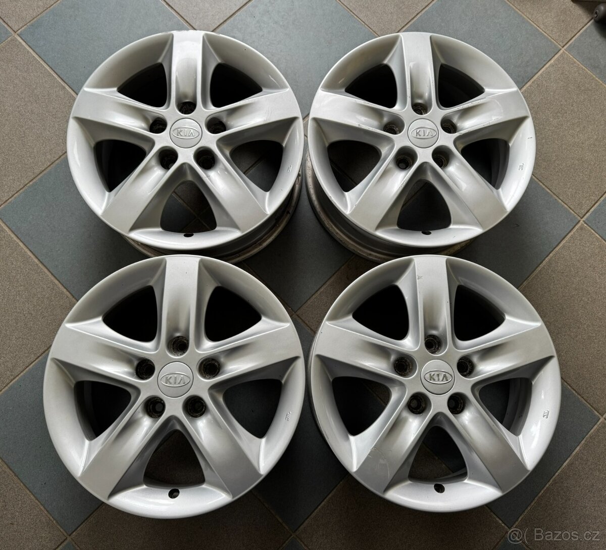 originální alu kola Kia 16", rozteč šroubů 5x114,3