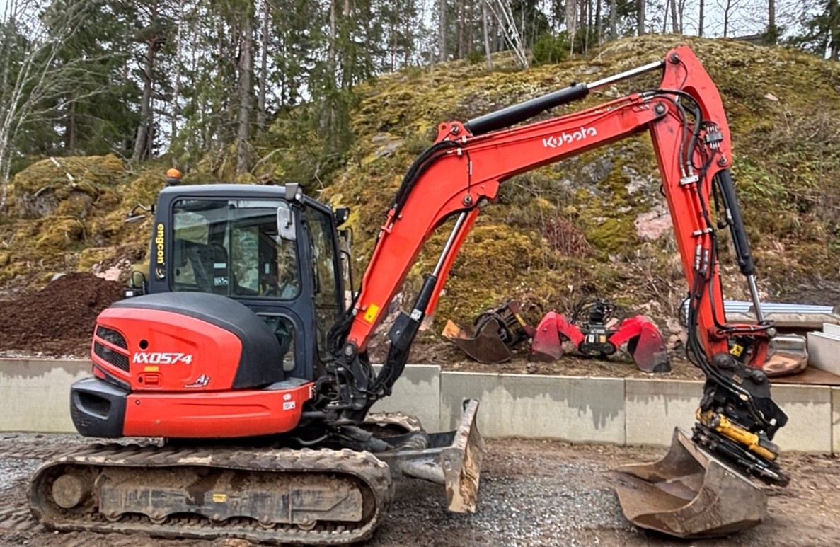 Minirypadlo Kubota KX 057-4